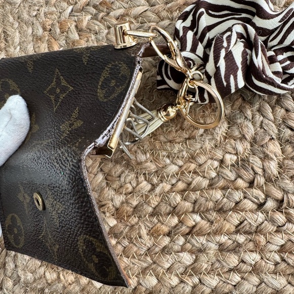 - Louis Vuitton monogram key holder /card holder & wrist key chain - Picture 8 of 11